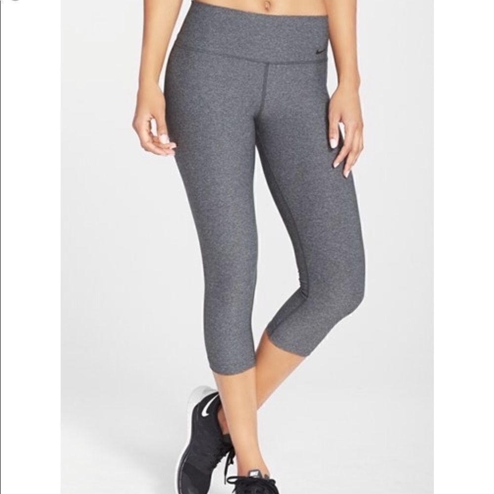 NIKE GREY CROP PANT⚡️